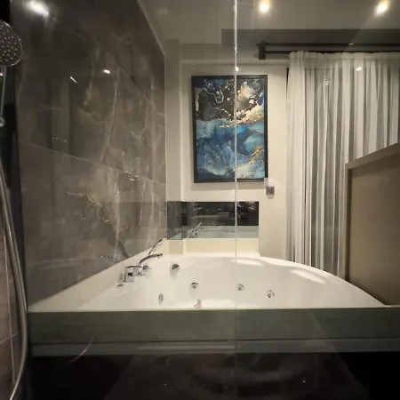 Villa Luxurious W Pool Sauna Patio In *