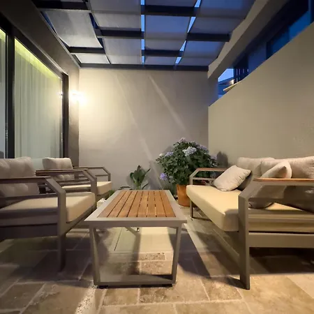 Luxurious W Pool Sauna Patio In *